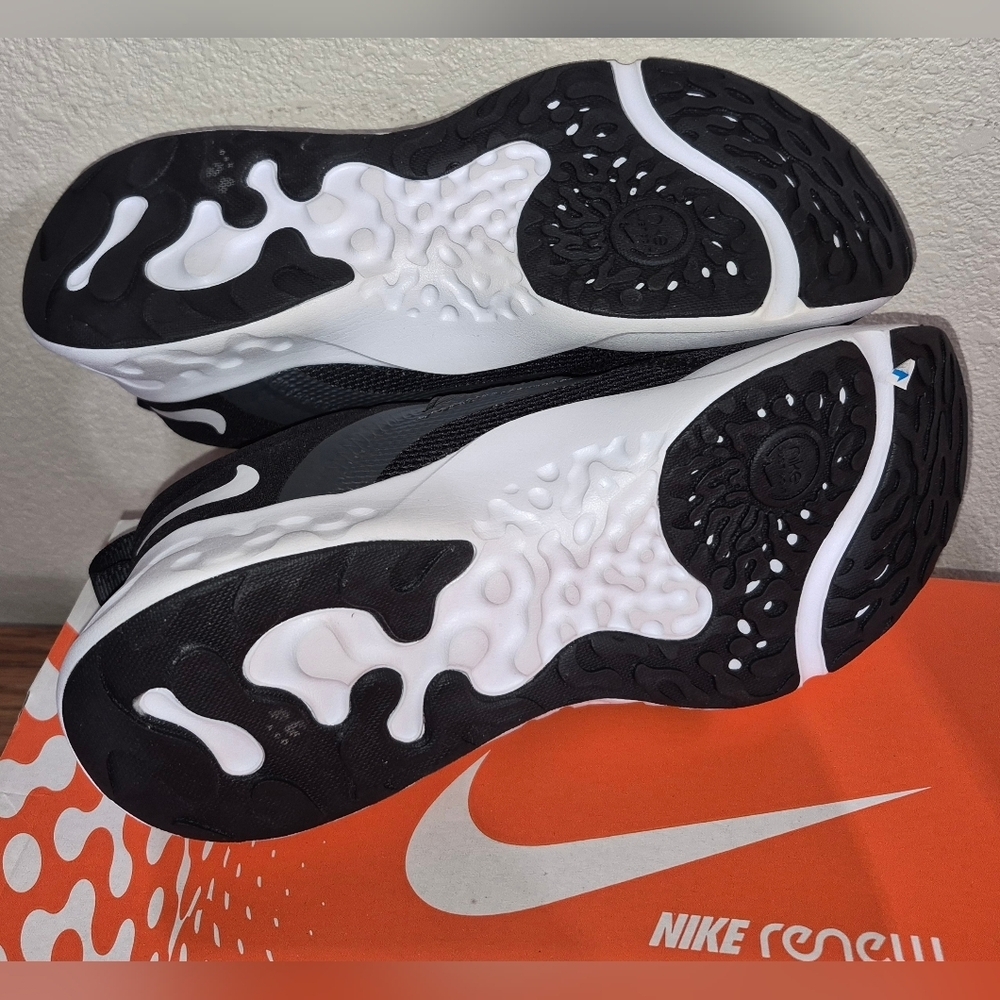 New In Box Nike Renew Retaliation 3 Black/White-Anthracite New Men's Size 7.5 - Picture 2 of 4
